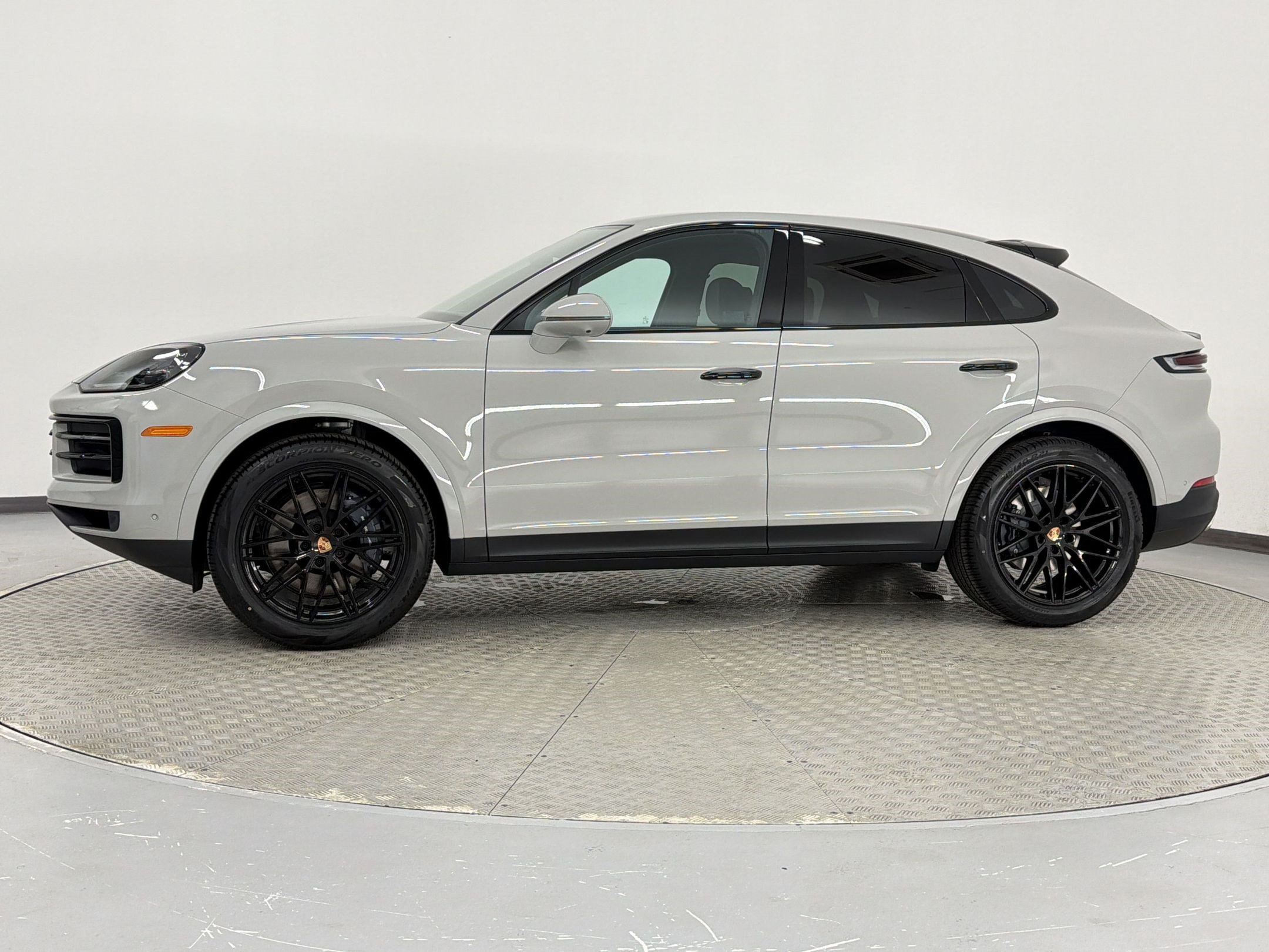 New 2026 Porsche Cayenne Coupe AWD/4WD image 2