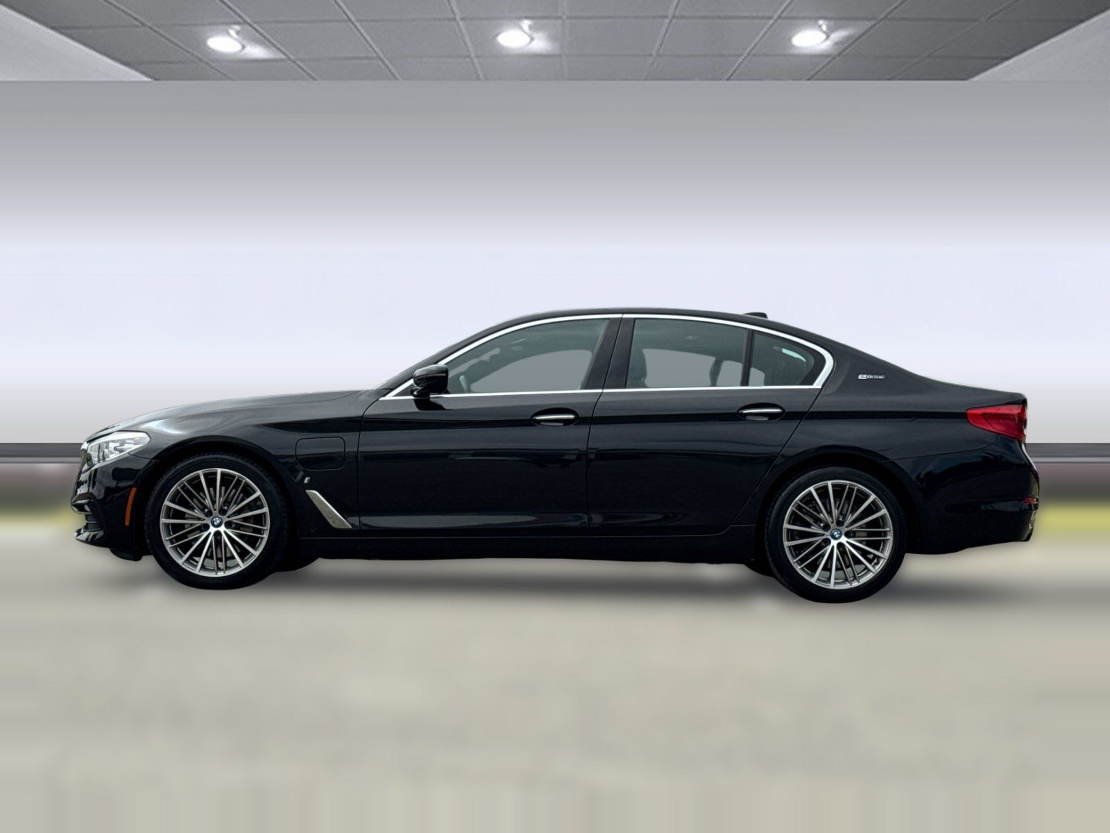 Used 2018 BMW 530e xDrive AWD/4WD image 2
