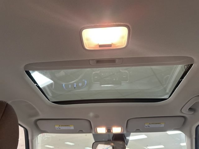 Used 2024 Hyundai Venue SEL FWD image 25