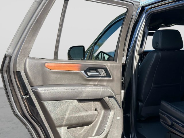 Used 2025 GMC Yukon Denali AWD/4WD image 12