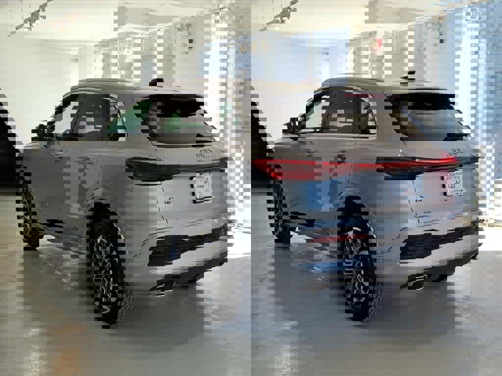 Used 2025 Audi Q5 Premium Plus w/ Premium Plus image 6