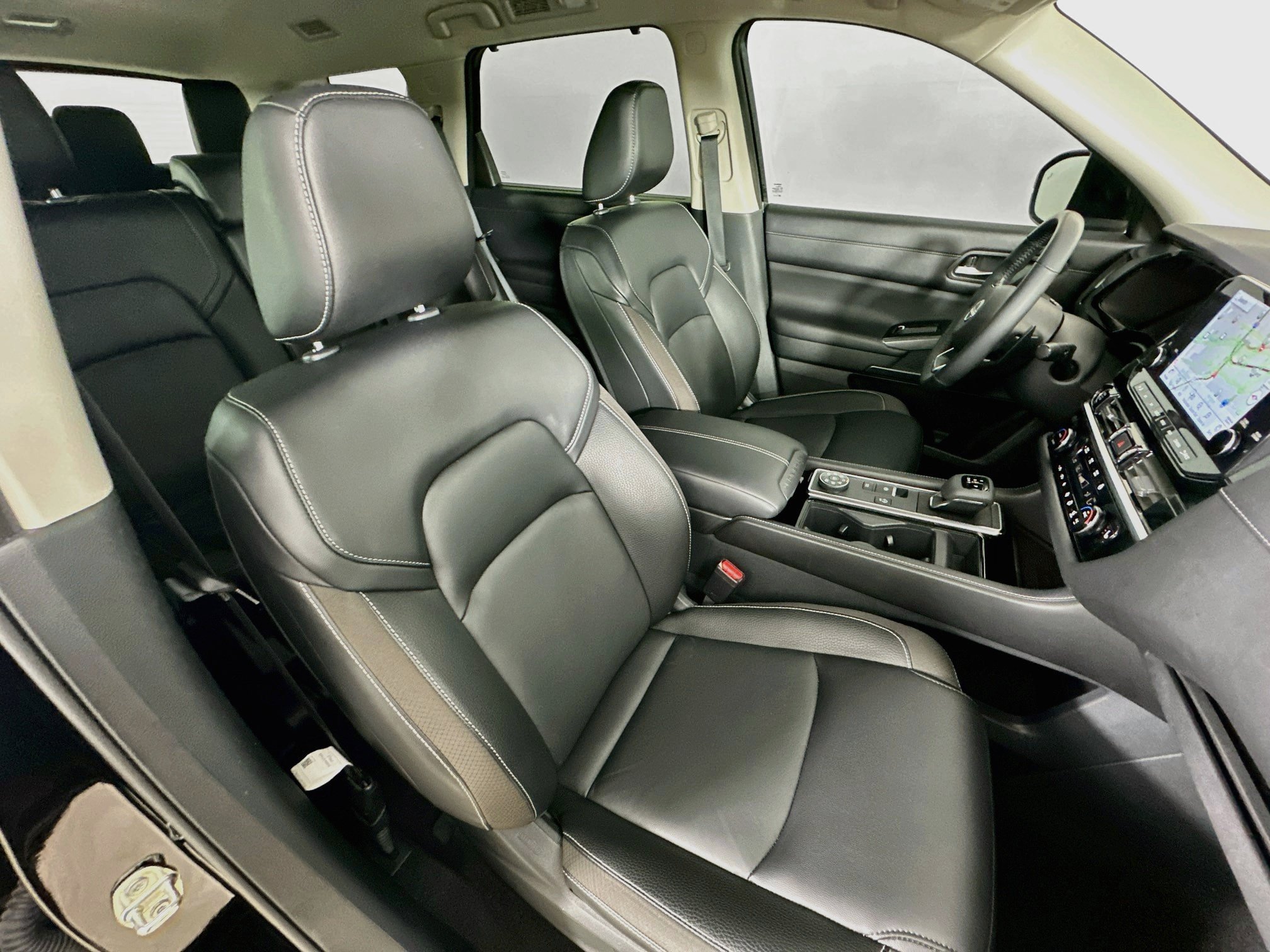 Used 2023 Nissan Pathfinder SL AWD/4WD image 35
