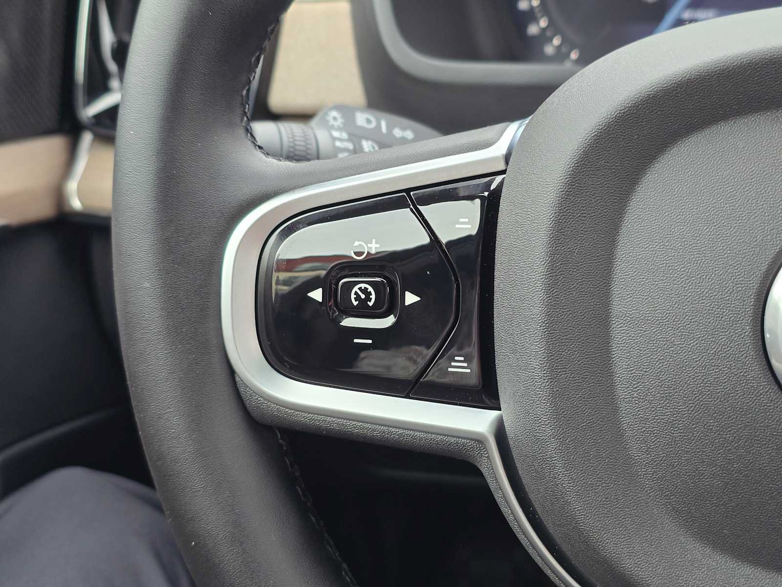 New 2026 Volvo XC90 B6 Plus w/ Protection Package Premier AWD/4WD image 30