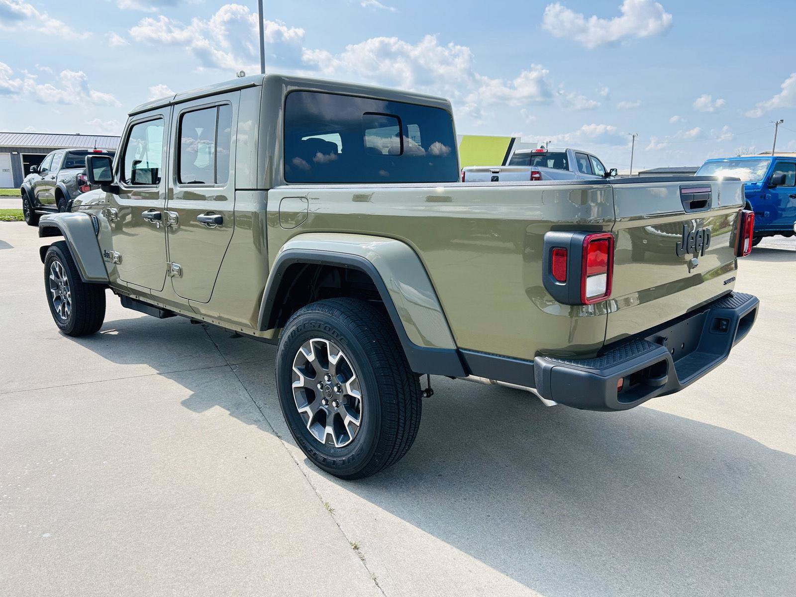 New 2026 Jeep Gladiator Sport AWD/4WD image 34