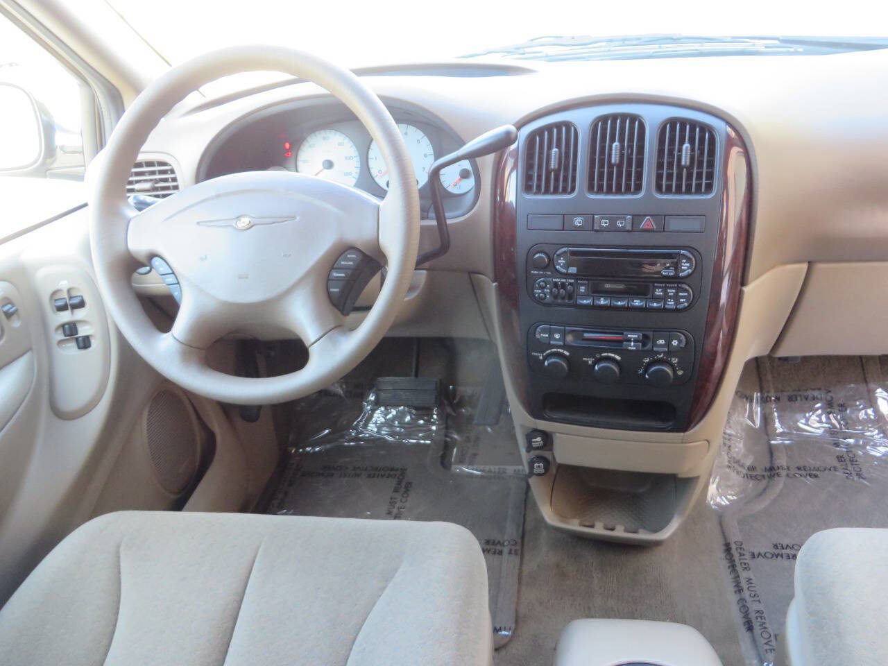 Used 2001 Chrysler Town & Country LX image 16