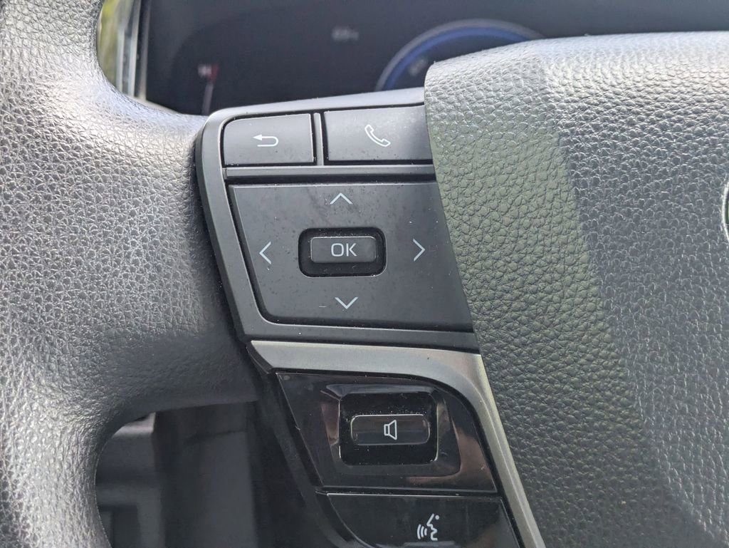 Used 2025 Toyota Camry LE image 23