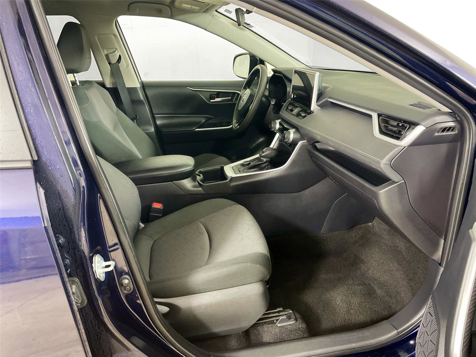 Used 2024 Toyota RAV4 XLE AWD/4WD image 26