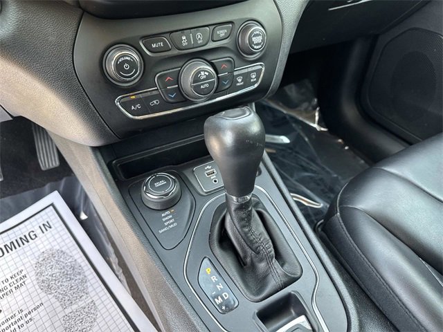 Used 2019 Jeep Cherokee Latitude Plus w/ Comfort/Convenience Group image 27