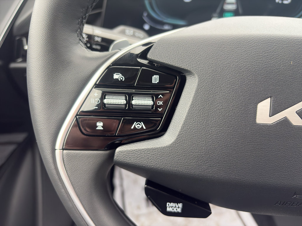 Used 2025 Kia Niro EX image 26