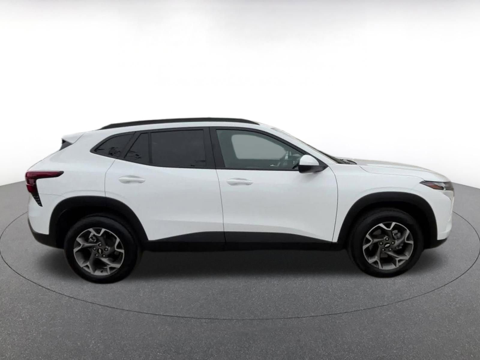Used 2025 Chevrolet Trax LT image 16