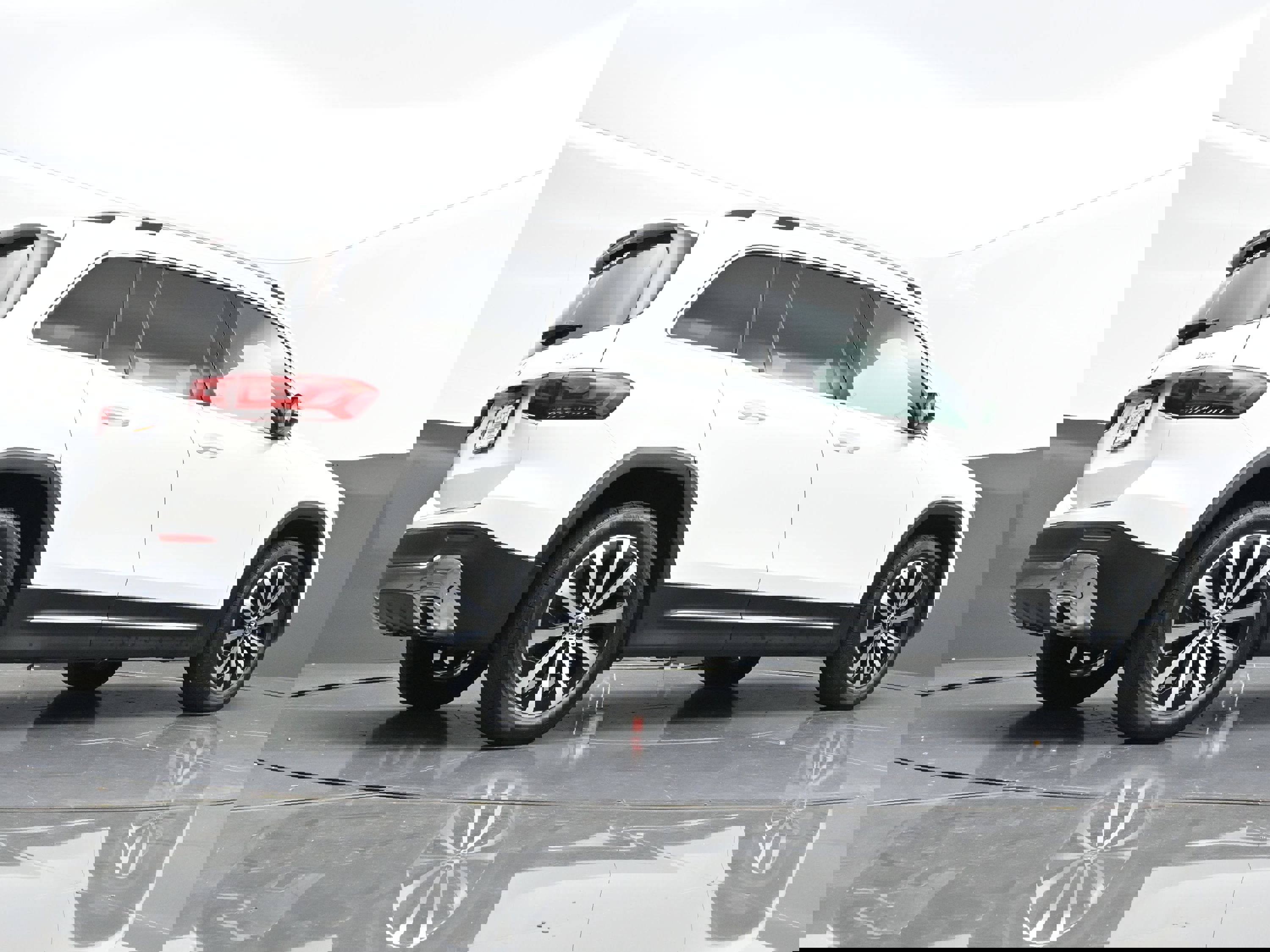 Used 2021 Mercedes-Benz GLB 250 4MATIC image 40