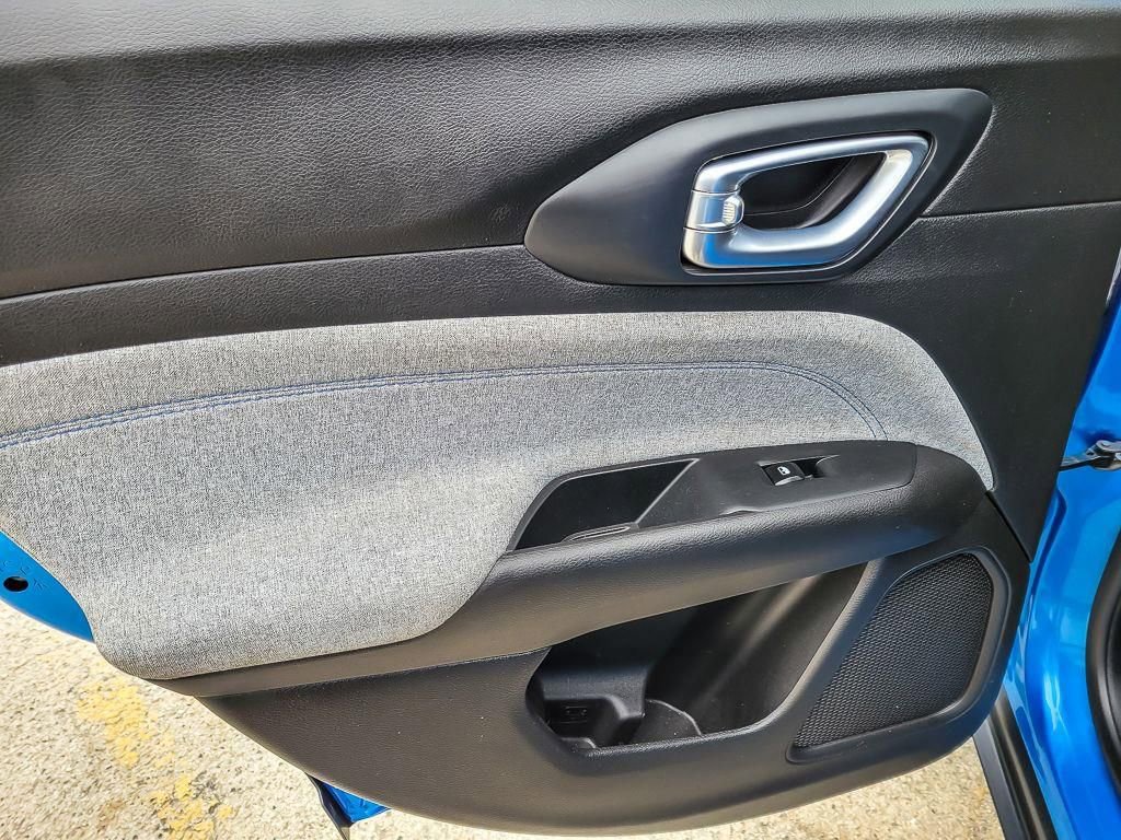 Used 2024 Jeep Compass Sport image 18