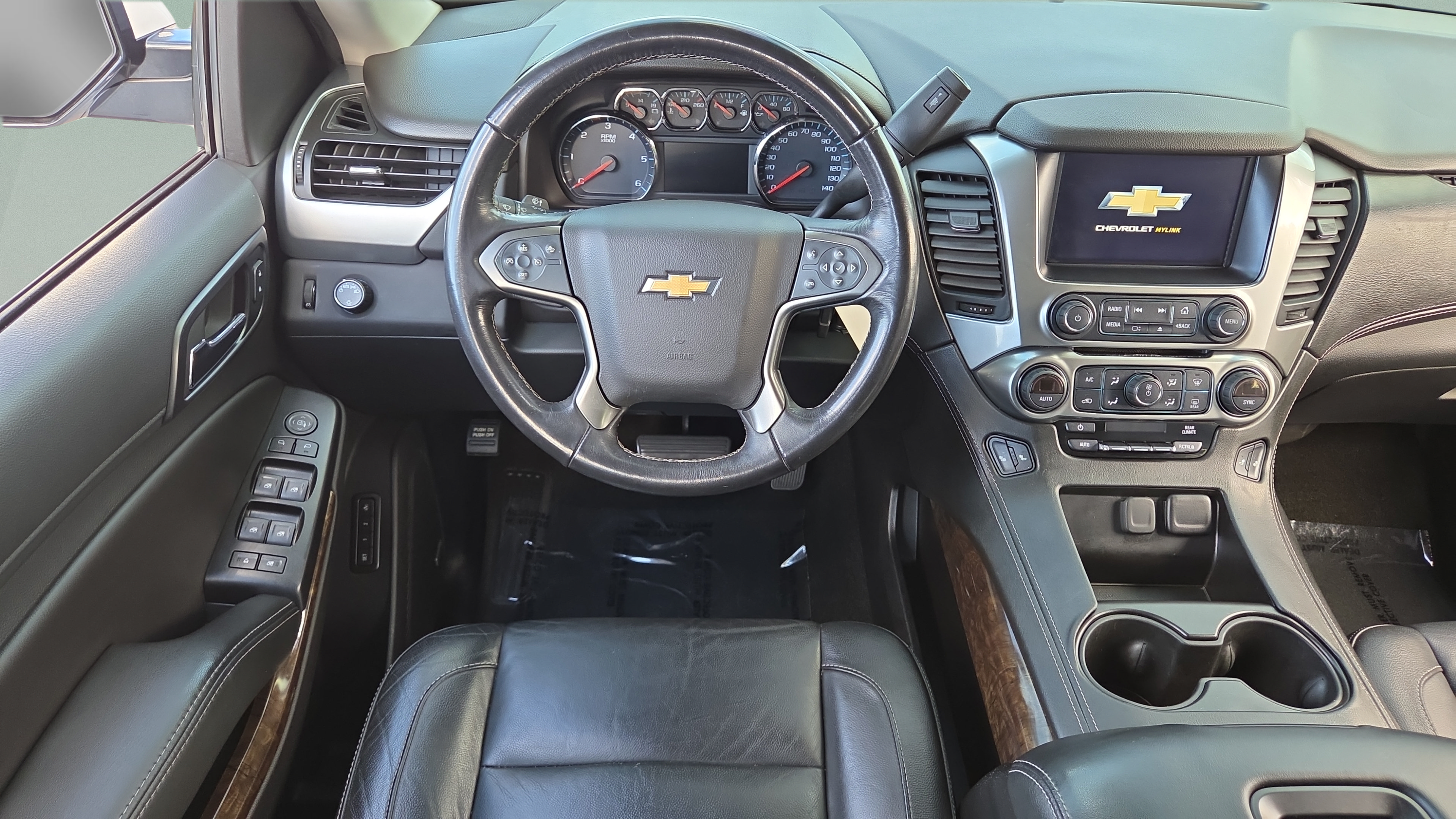 Used 2018 Chevrolet Suburban LT RWD image 12