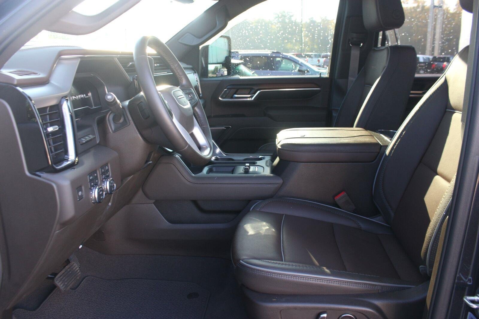 Used 2024 GMC Sierra 2500 Denali w/ Denali Reserve Package AWD/4WD image 16