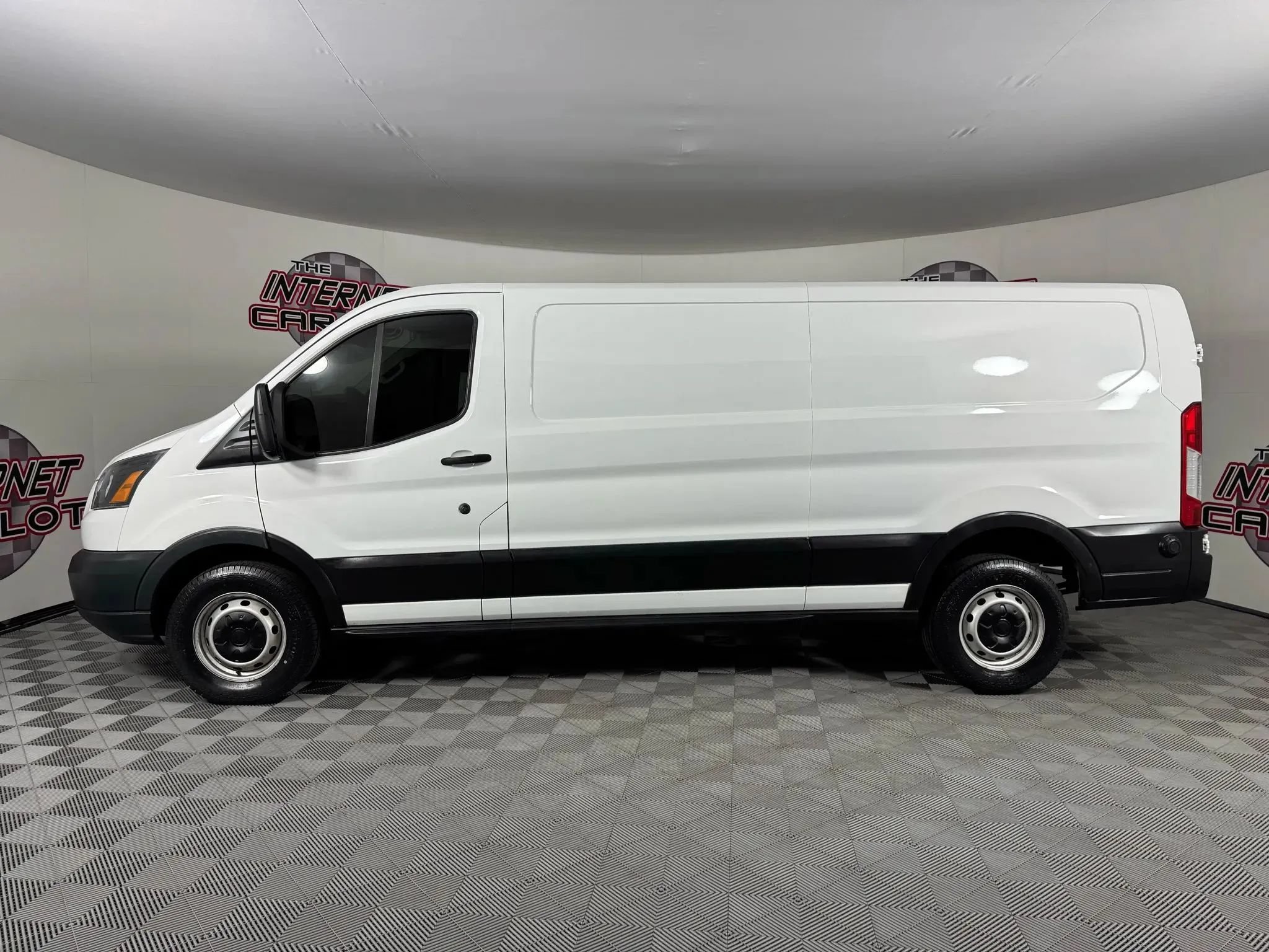 Used 2019 Ford Transit 250 148 Low Roof RWD image 4