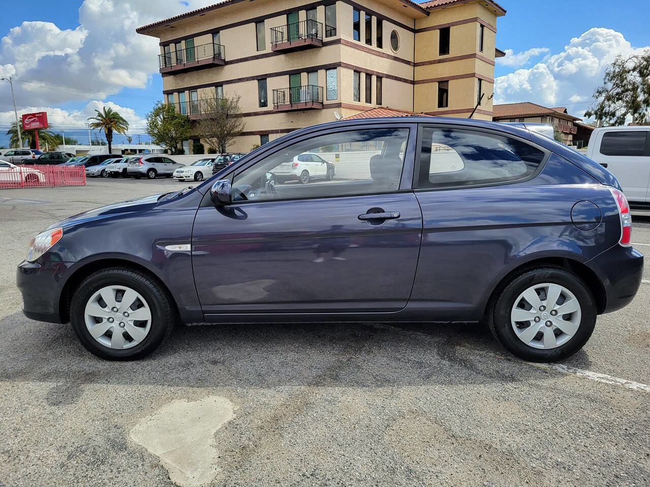 Used 2011 Hyundai Accent GS image 2
