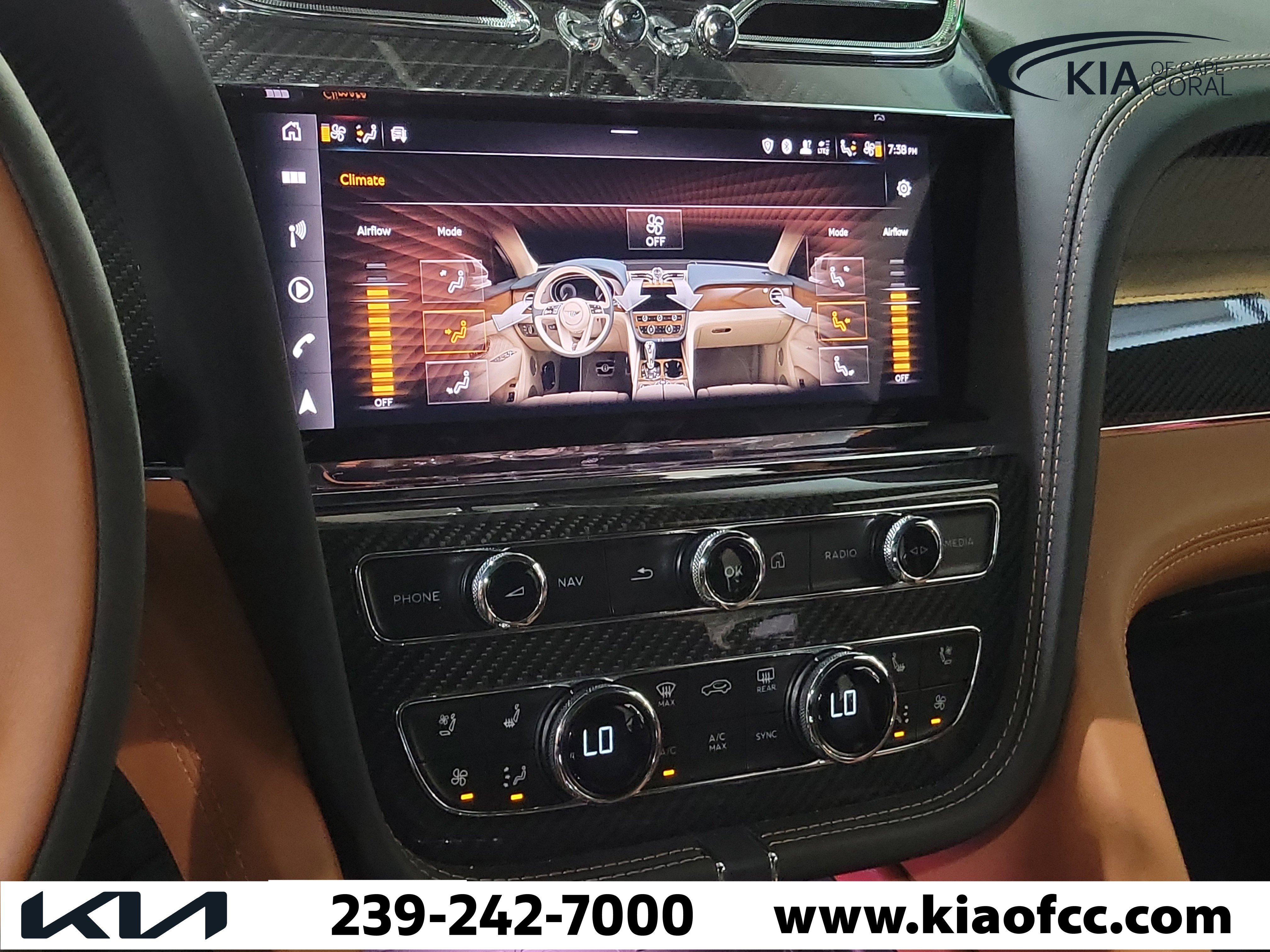 Used 2022 Bentley Bentayga image 17