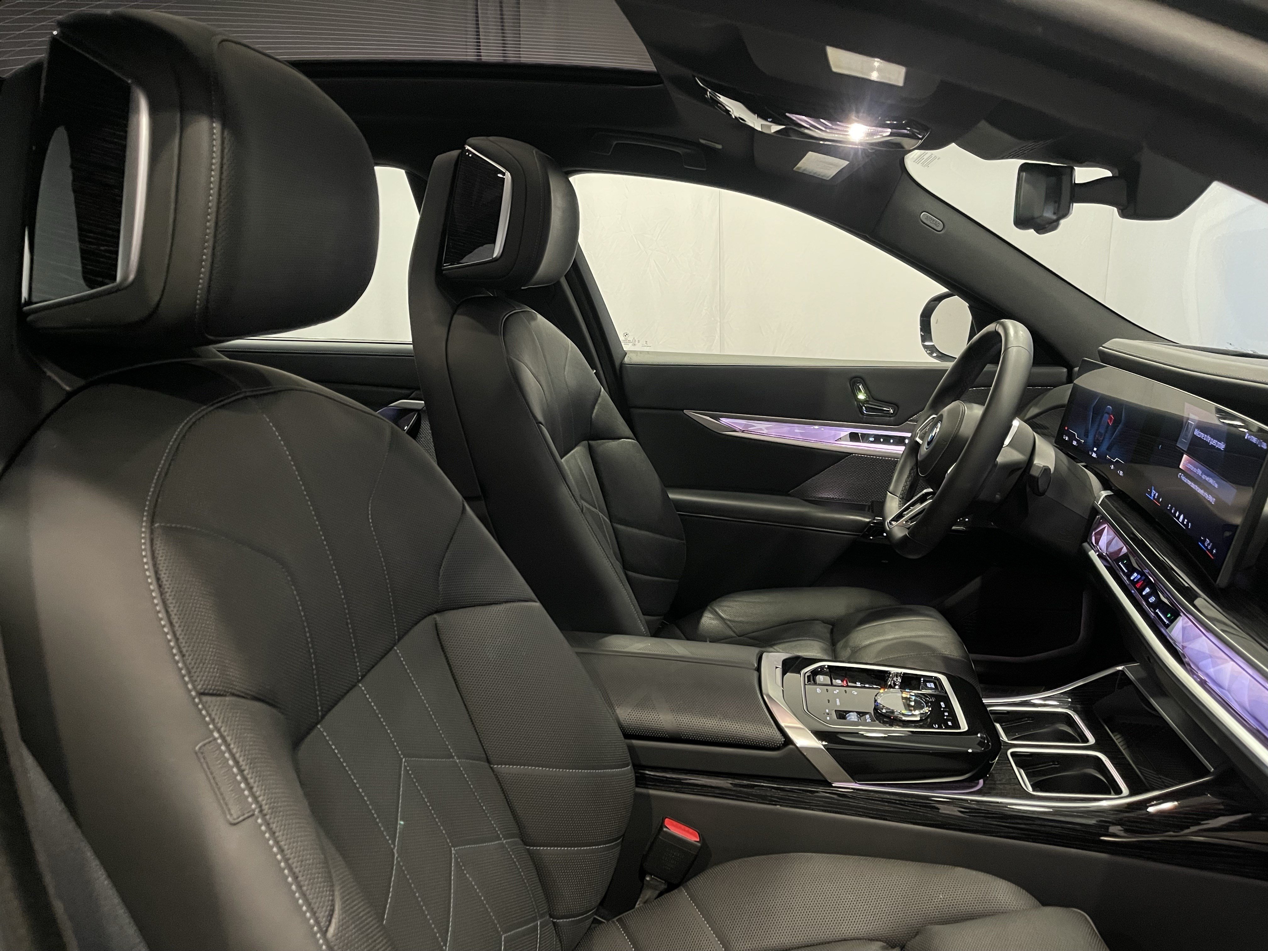 Certified 2024 BMW i7 xDrive60 AWD/4WD image 15