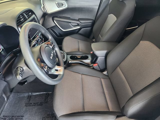 Used 2025 Kia Soul LX w/ LX Technology Package FWD image 4