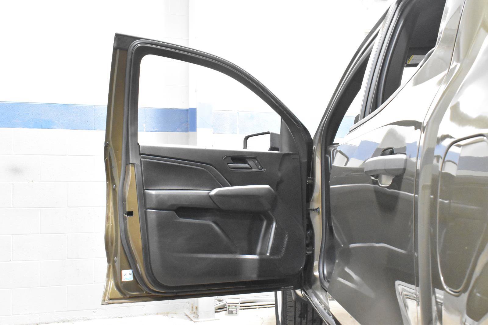 Used 2023 Chevrolet Colorado W/T RWD image 11