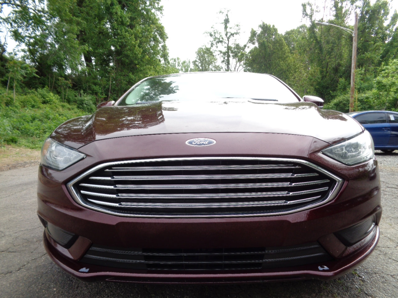 Used 2018 Ford Fusion SE w/ Fusion SE Technology Package image 2