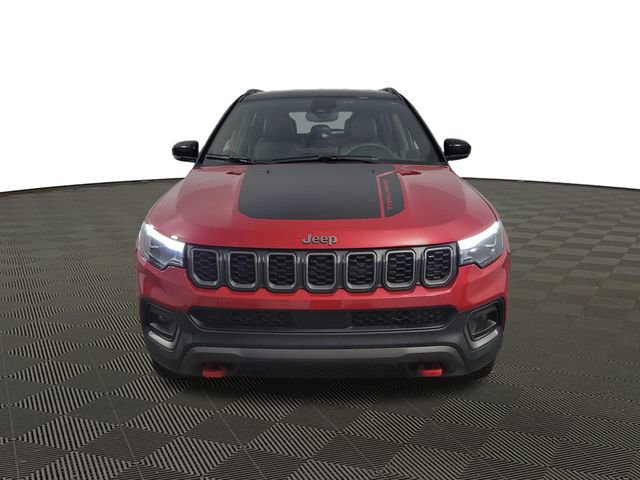 Used 2025 Jeep Compass Trailhawk w/ Trailhawk Elite Group image 2