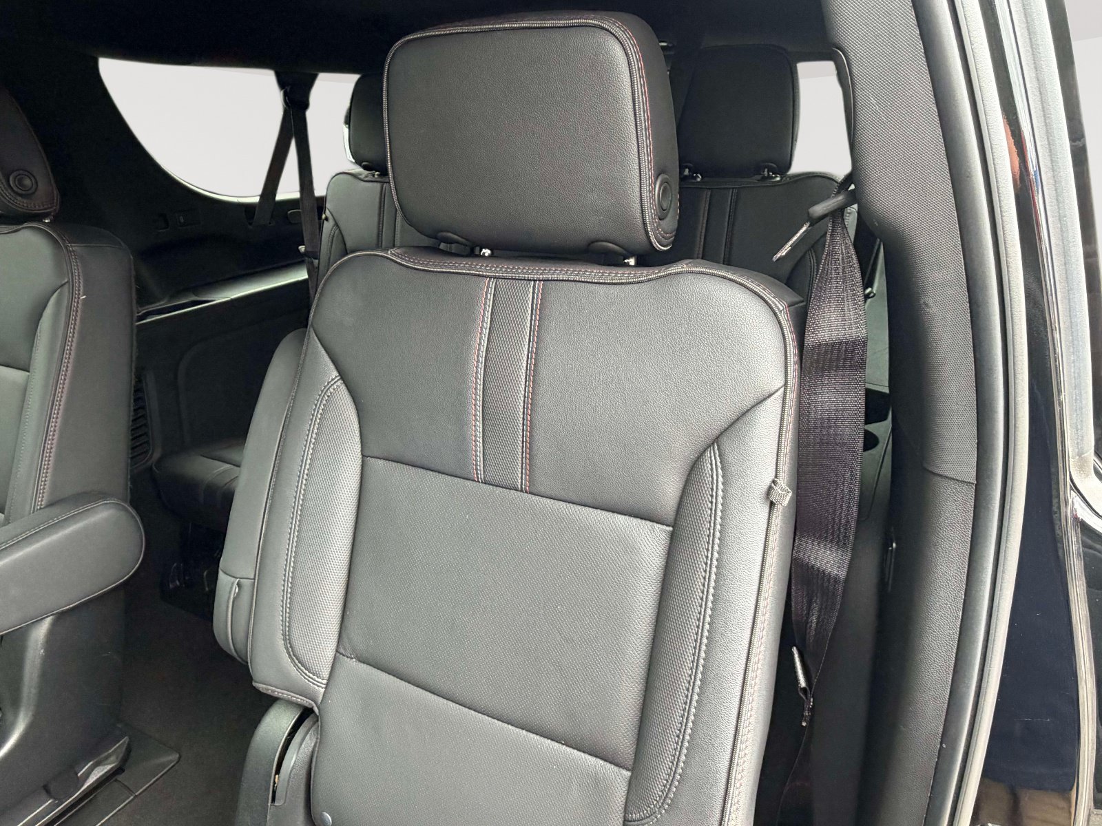 Used 2022 Chevrolet Suburban RST w/ Luxury Package AWD/4WD image 26