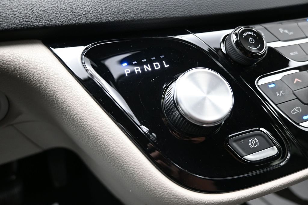 Used 2023 Chrysler Pacifica Touring-L FWD image 22