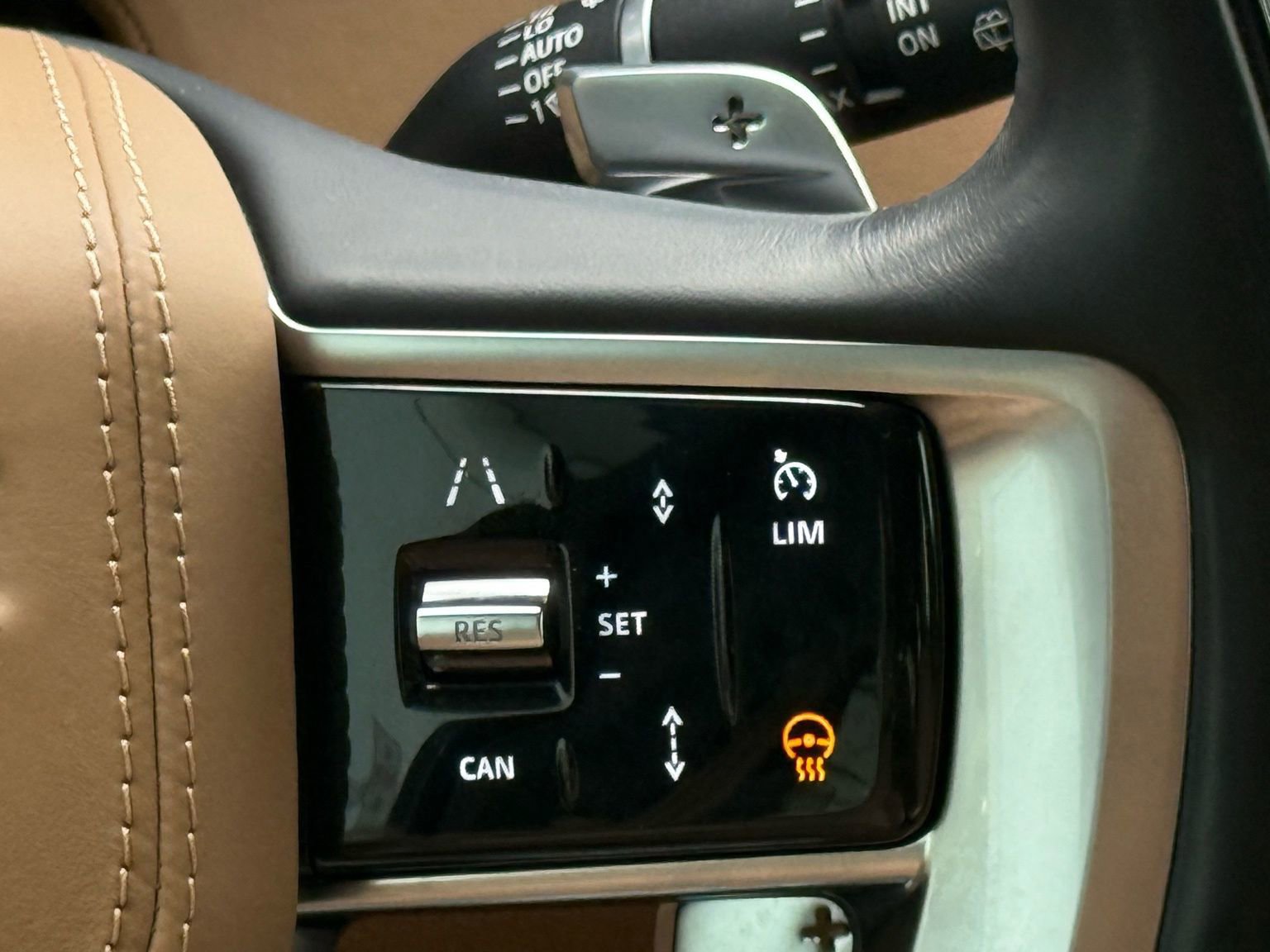 Used 2023 Land Rover Range Rover Long Wheelbase SE image 40