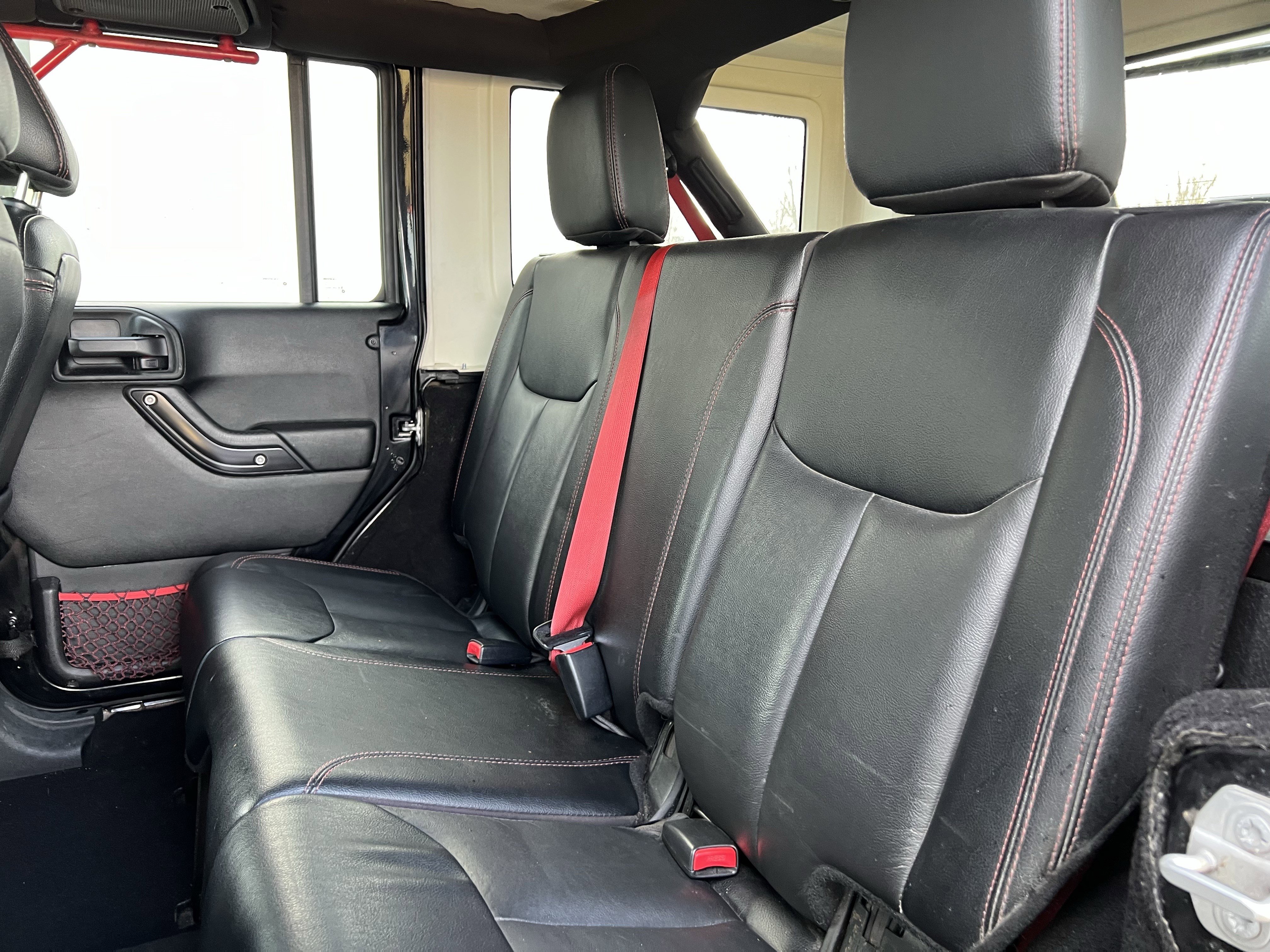 Used 2018 Jeep Wrangler Unlimited Rubicon image 32