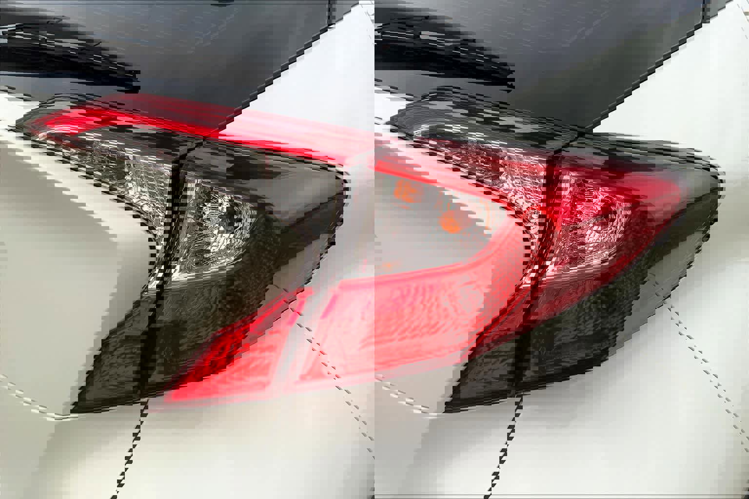 Used 2021 Toyota C-HR XLE image 30