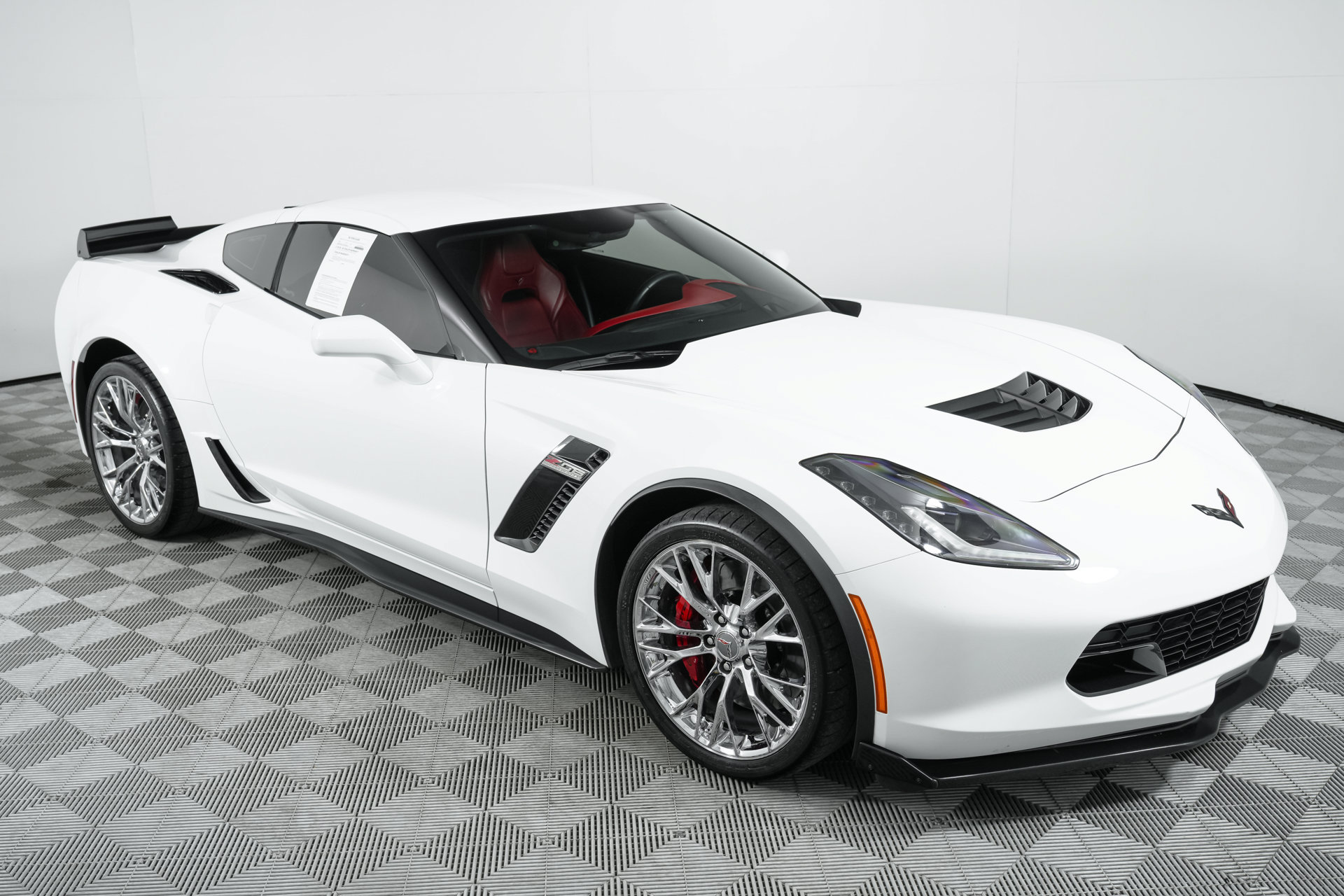 Used 2015 Chevrolet Corvette Z06 w/ 3LZ Preferred Equipment Group RWD image 28