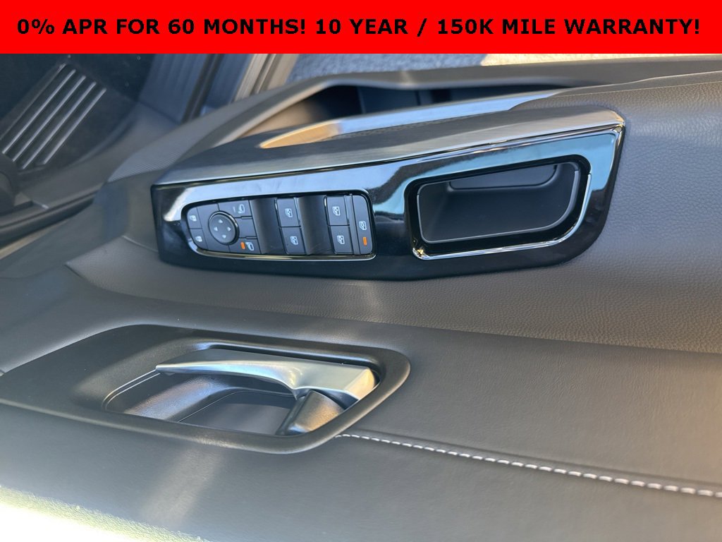 New 2025 Nissan Pathfinder SL w/ Black Appearance Package image 29