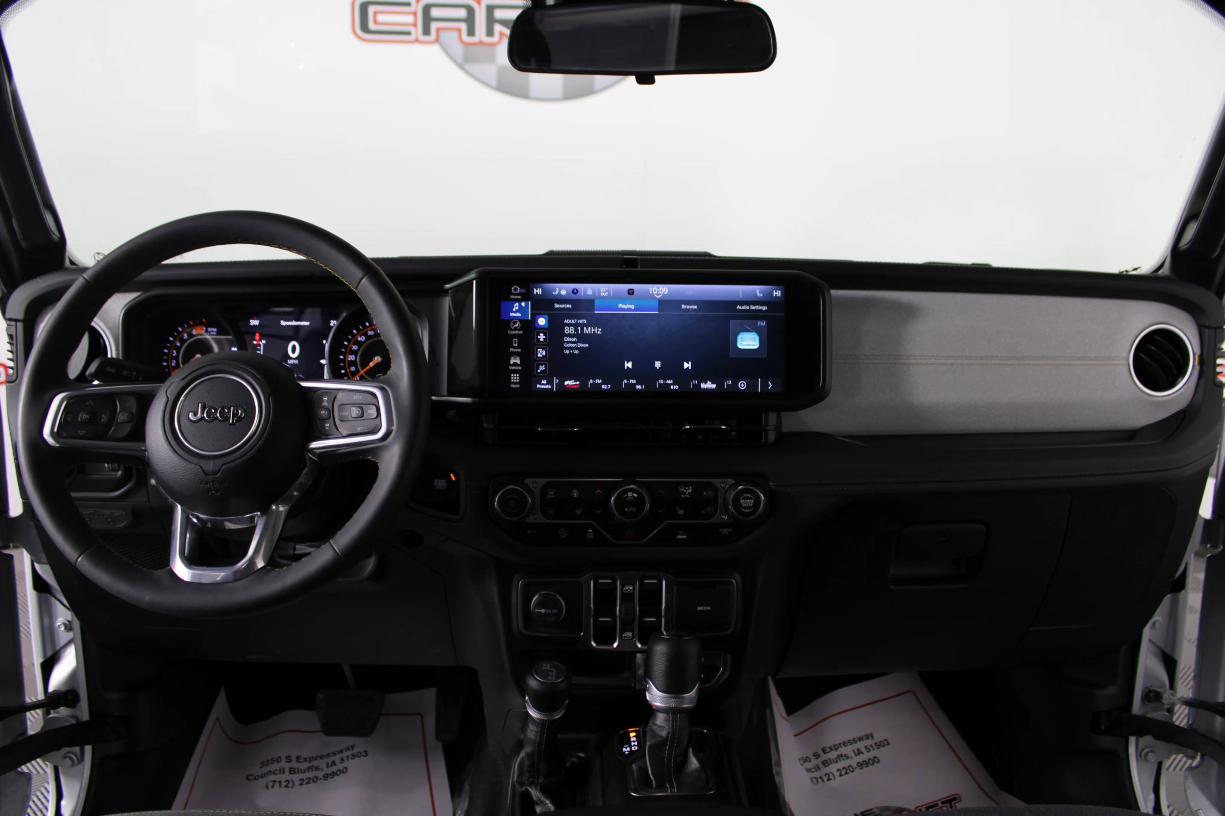 Used 2024 Jeep Wrangler Unlimited Sahara image 11