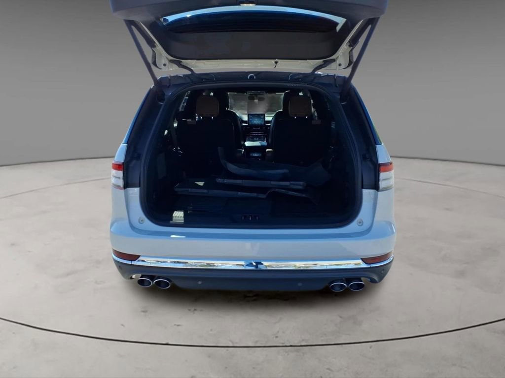 Certified 2023 Lincoln Aviator Reserve w/ Elements Package Plus image 8