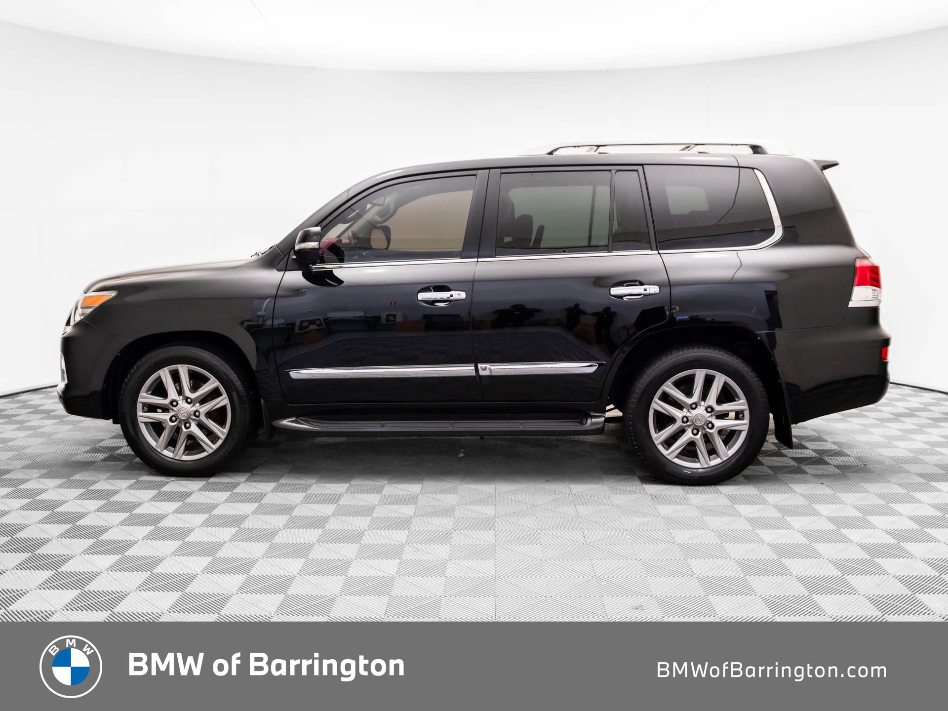 Used 2014 Lexus LX 570 4WD w/ Luxury Package image 2