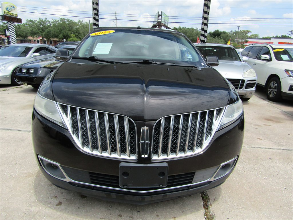 Used 2013 Lincoln MKX FWD image 2