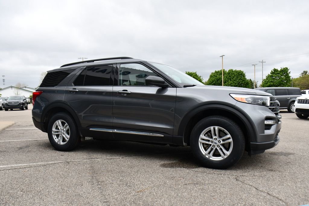 Used 2023 Ford Explorer XLT w/ Equipment Group 202A AWD/4WD image 8