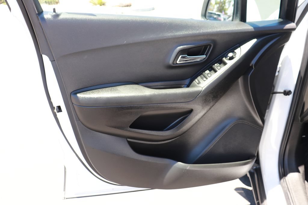 Used 2020 Chevrolet Trax LS FWD image 9