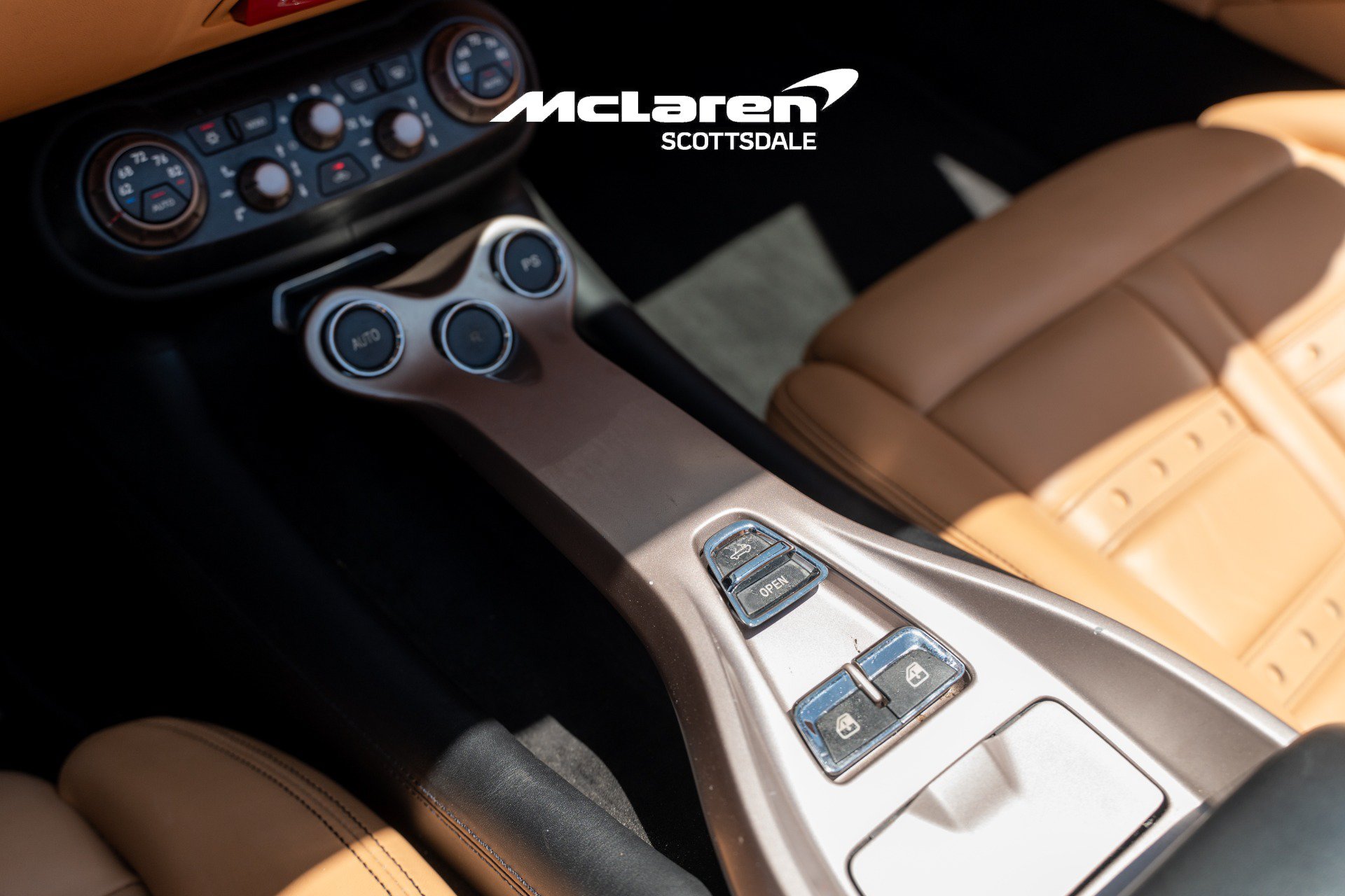 Used 2014 Ferrari California RWD image 18