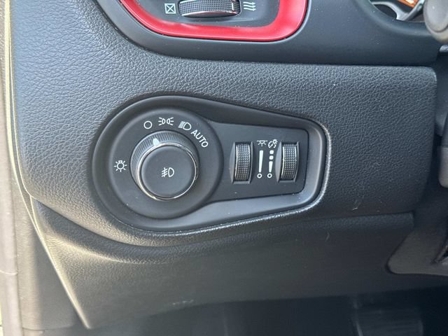Used 2023 Jeep Renegade Trailhawk AWD/4WD image 29