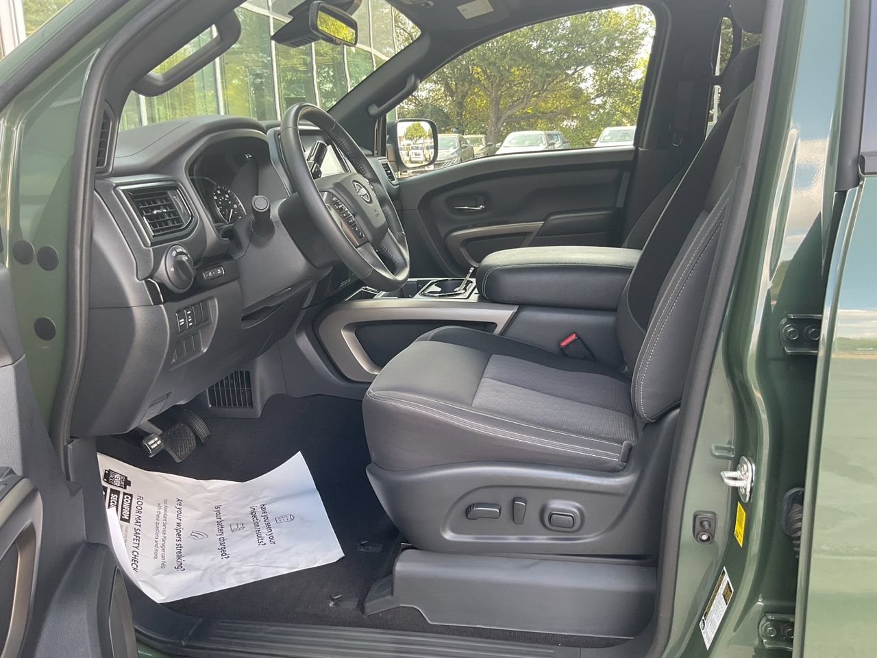 Used 2024 Nissan Titan SV w/ SV Bronze Edition Package RWD image 8