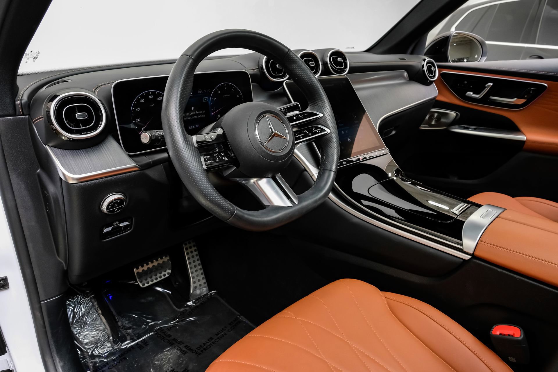 Used 2024 Mercedes-Benz GLC 300 4MATIC image 3