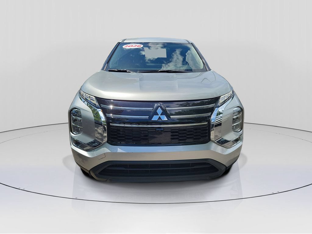 Used 2026 Mitsubishi Outlander ES FWD image 2