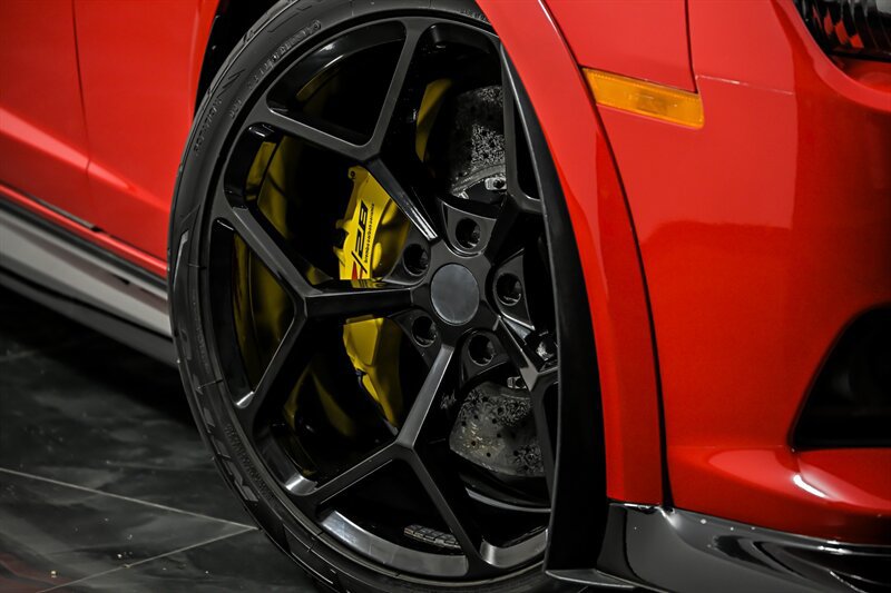 Used 2015 Chevrolet Camaro Z/28 RWD image 3