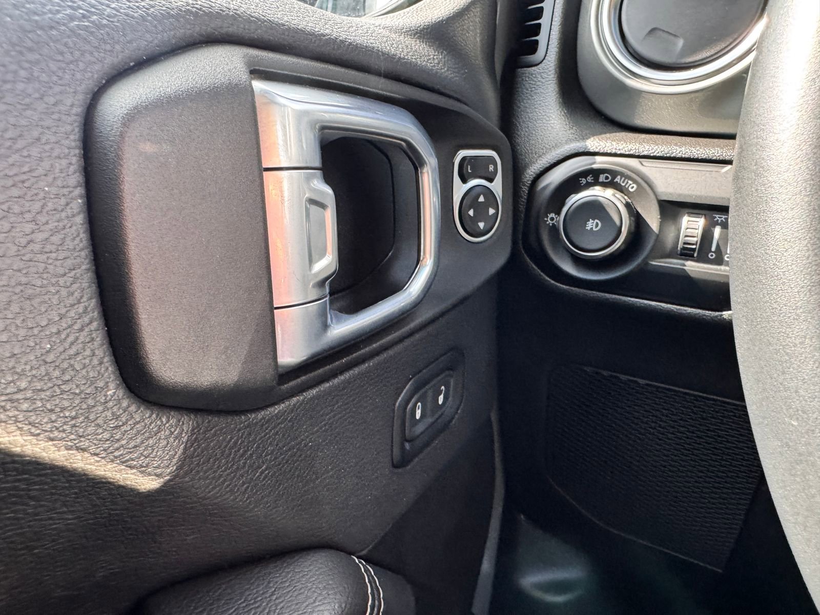 Used 2021 Jeep Wrangler Unlimited Sahara image 13