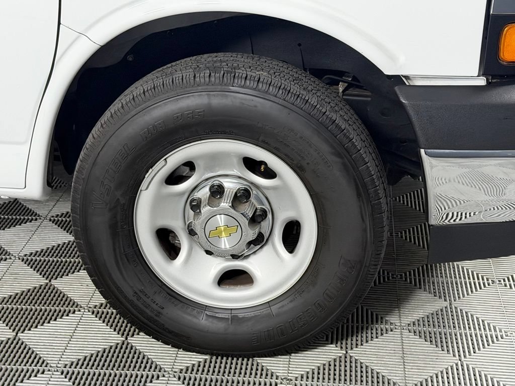 Used 2025 Chevrolet Express 3500 LT w/ LT Preferred Equipment Group RWD image 12