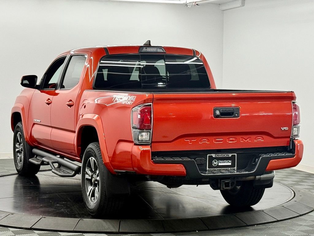 Used 2018 Toyota Tacoma TRD Sport AWD/4WD image 12