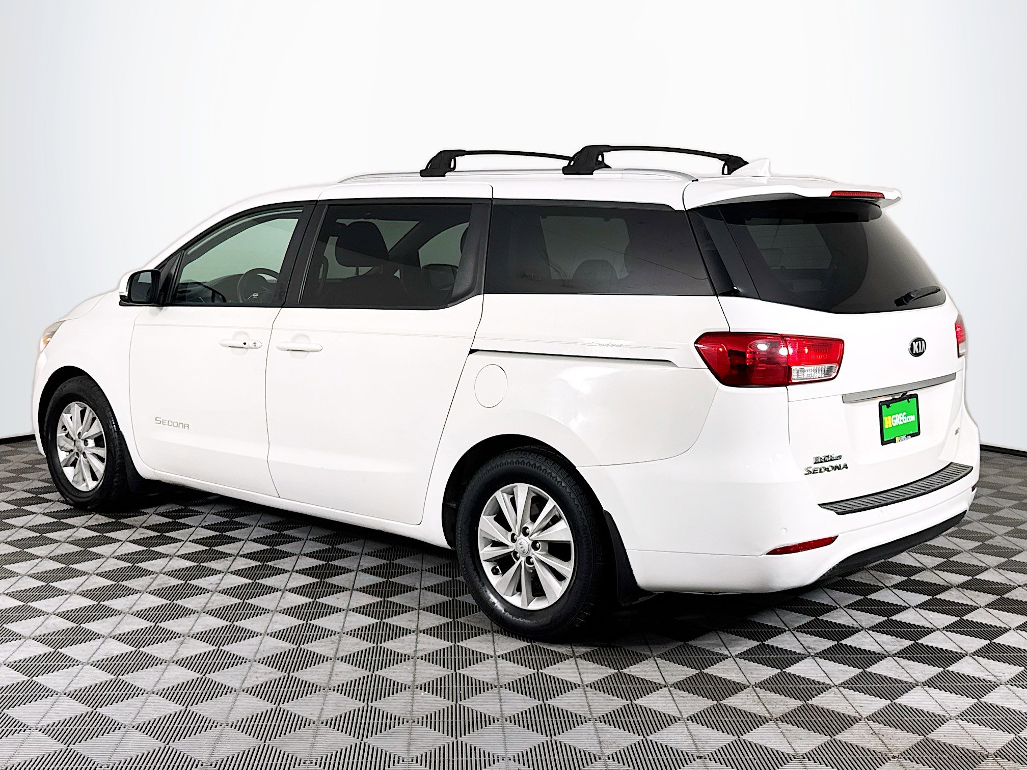 Used 2017 Kia Sedona LX w/ LX Essentials Premium Package FWD image 6