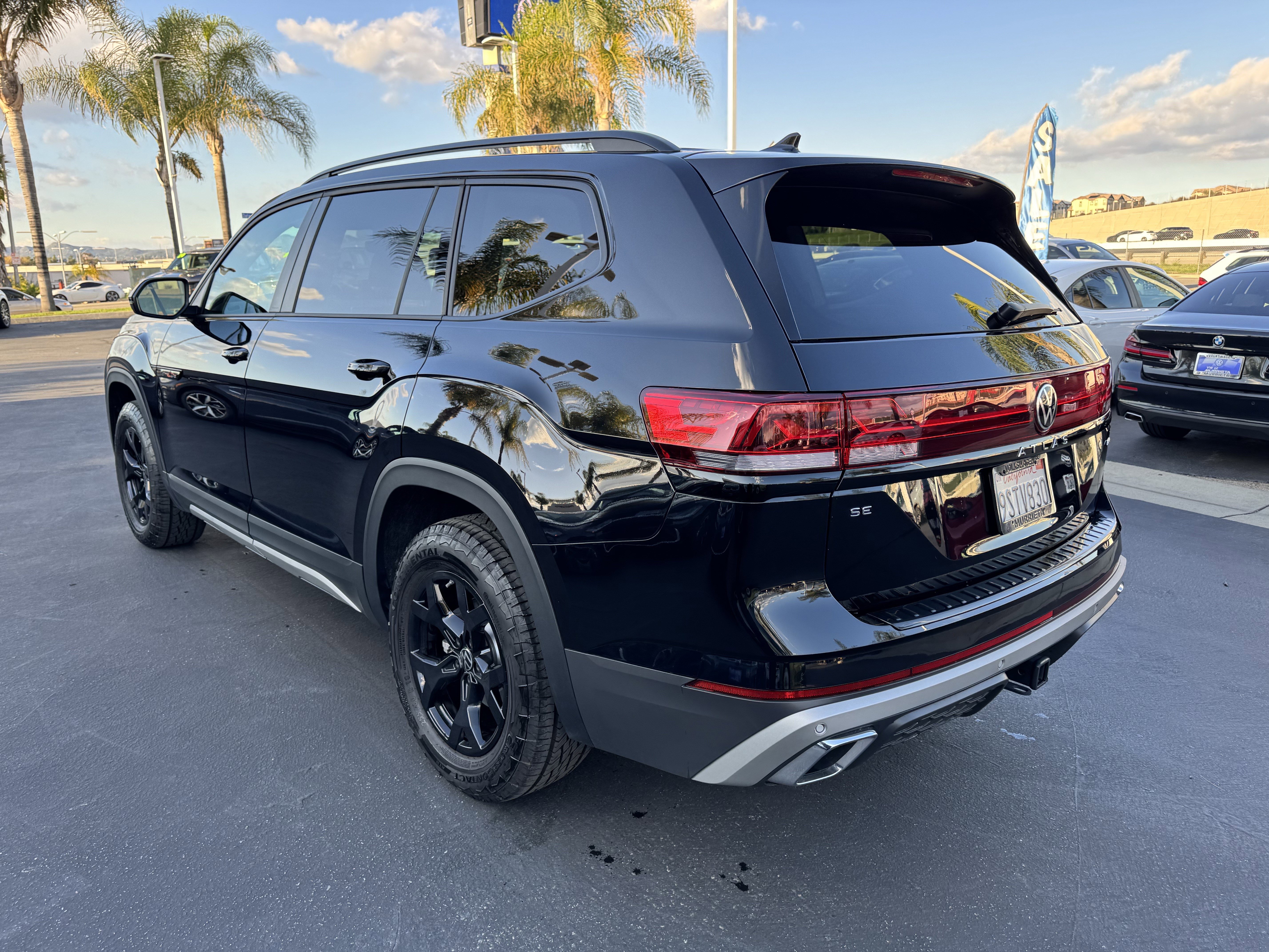 Certified 2025 Volkswagen Atlas Peak Edition SE AWD/4WD image 8